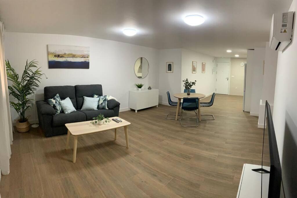 Apartamento Central A อัลเฮซิราส ภายนอก รูปภาพ